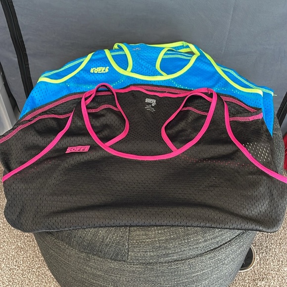 2 WOMENS MEDIUM SOFFE ATHLETIC TANK TOPS - Picture 7 of 7